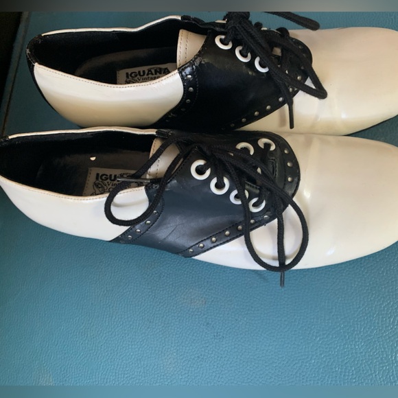 Oxford black and white size 6.5 women’s shoes - Picture 3 of 4